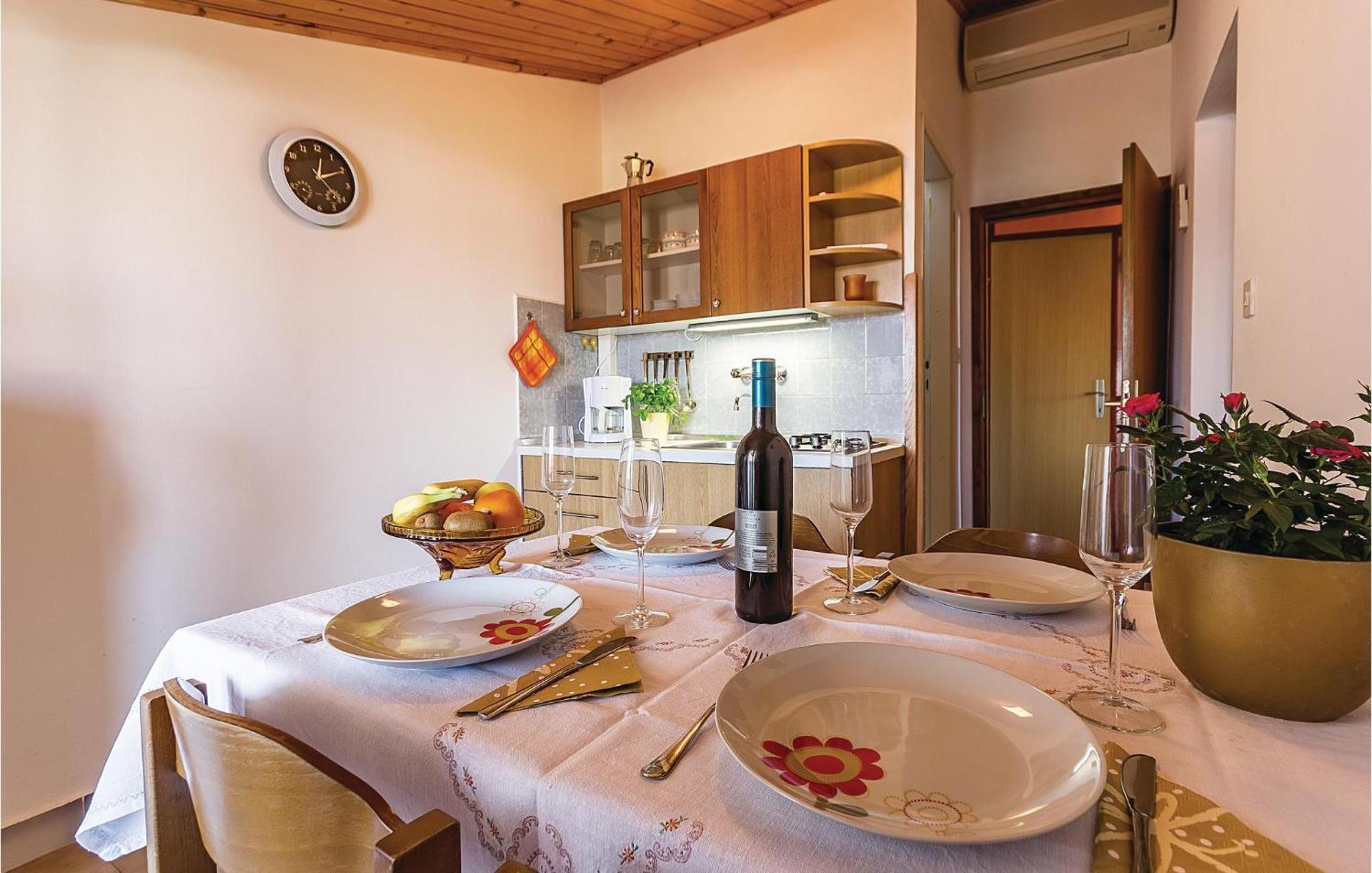 Beautiful Apartment In Pula With Kitchen المظهر الخارجي الصورة