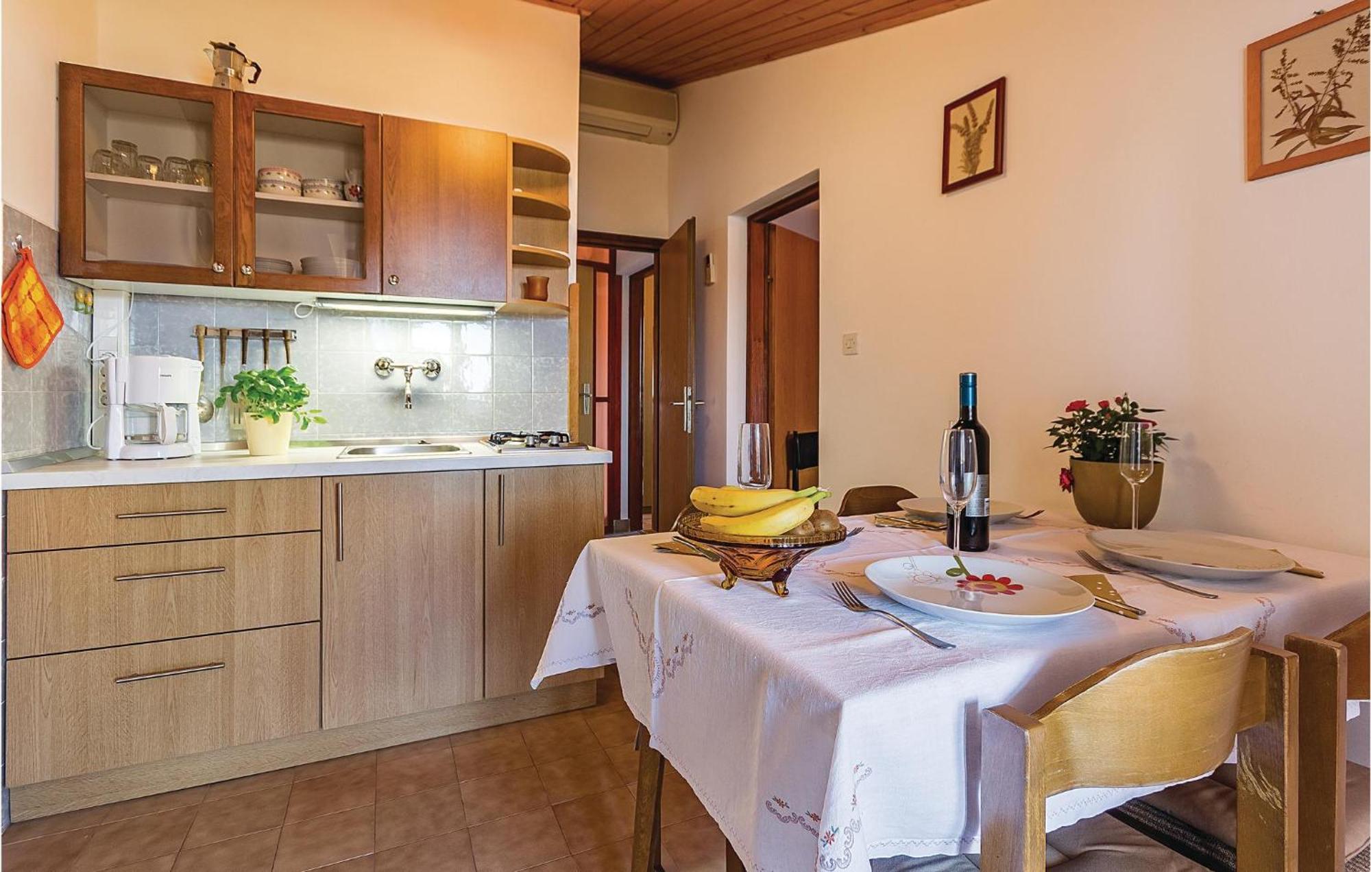 Beautiful Apartment In Pula With Kitchen المظهر الخارجي الصورة